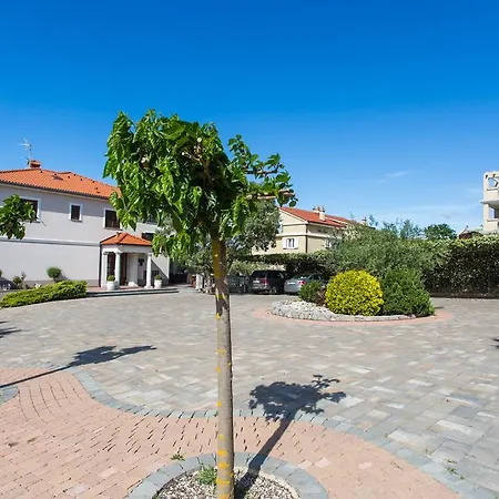 米莱斯缇克别墅酒店 4*