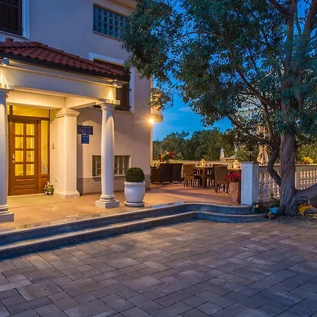 米莱斯缇克别墅酒店 招待所 4*