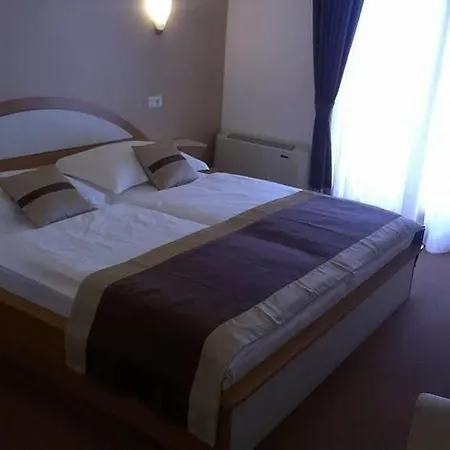 米莱斯缇克别墅酒店 4*